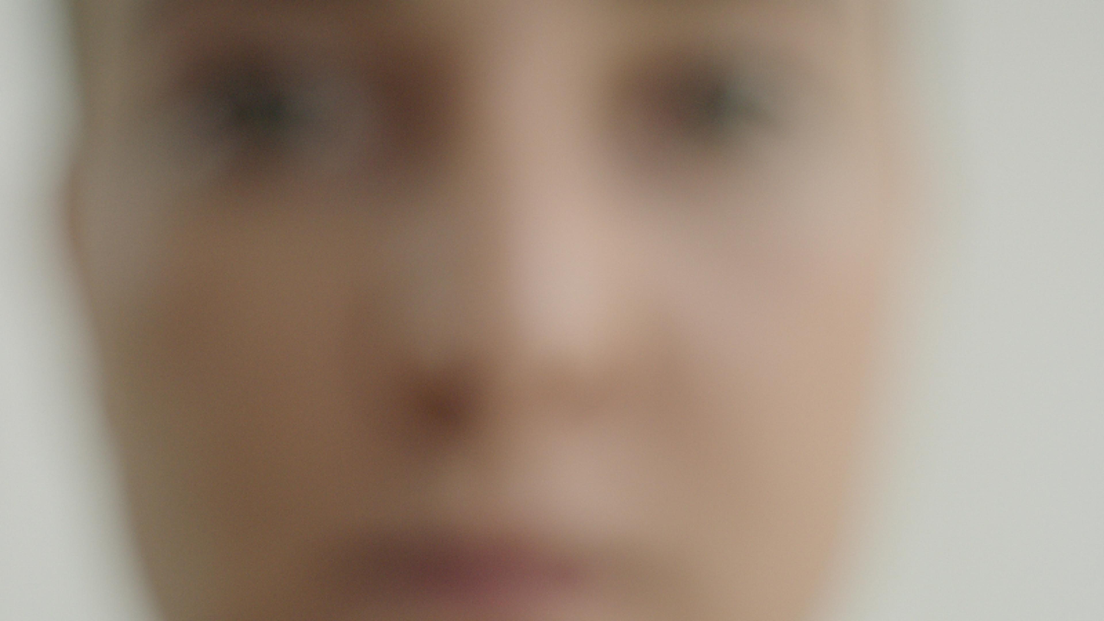 Unscharfe Aufnahme eines Gesichts.