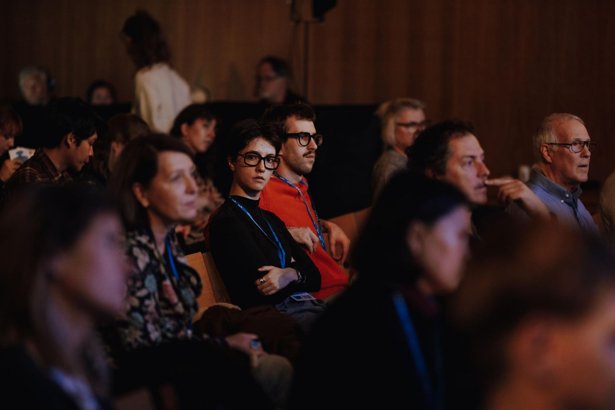 Nahaufnahme eines Kinopublikums