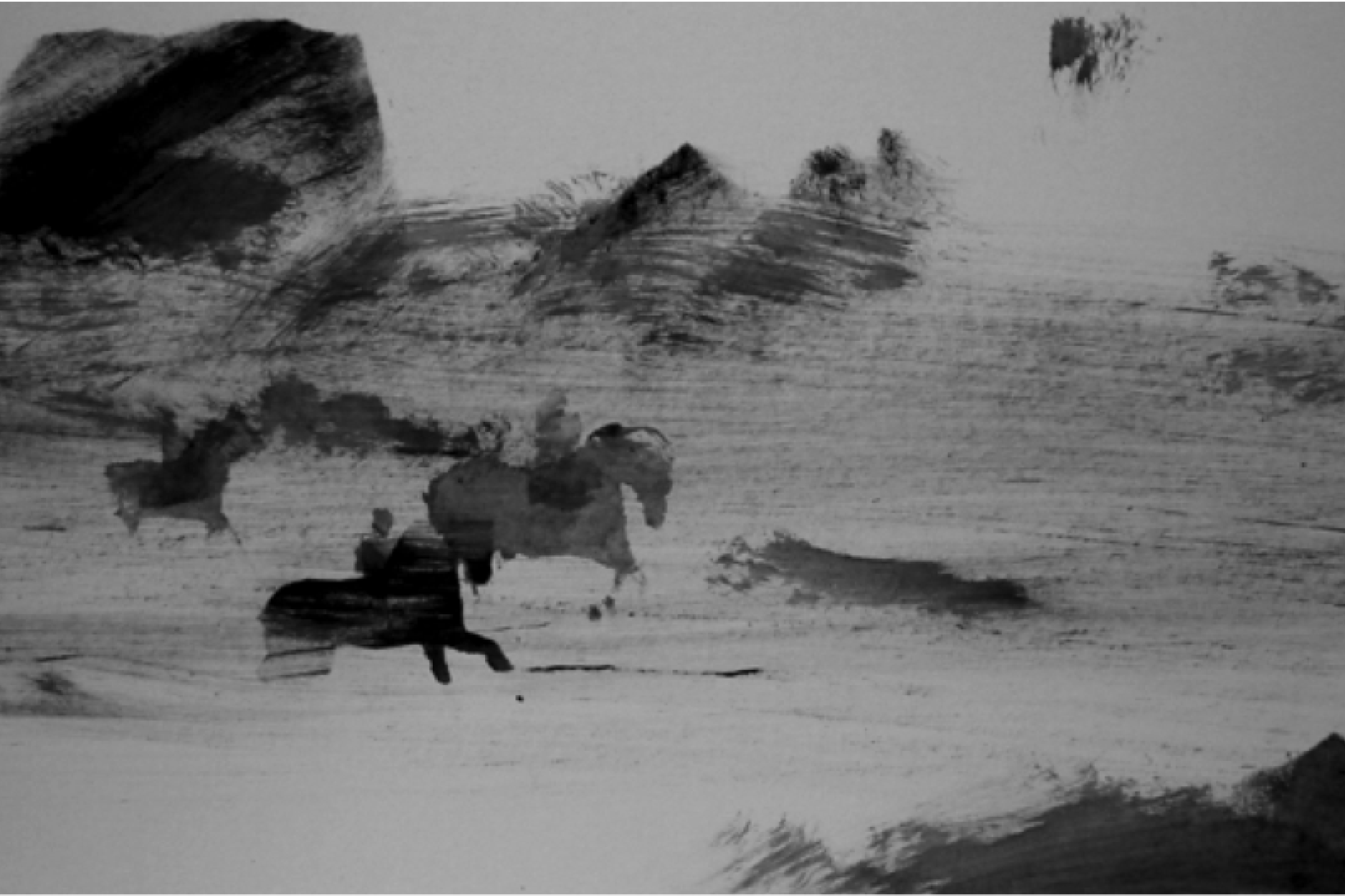 Ausschnitt aus dem Film "Balantes", zeigt zwei Pferde samt Reiter in einer kargen schwarz-weiß Landschaft