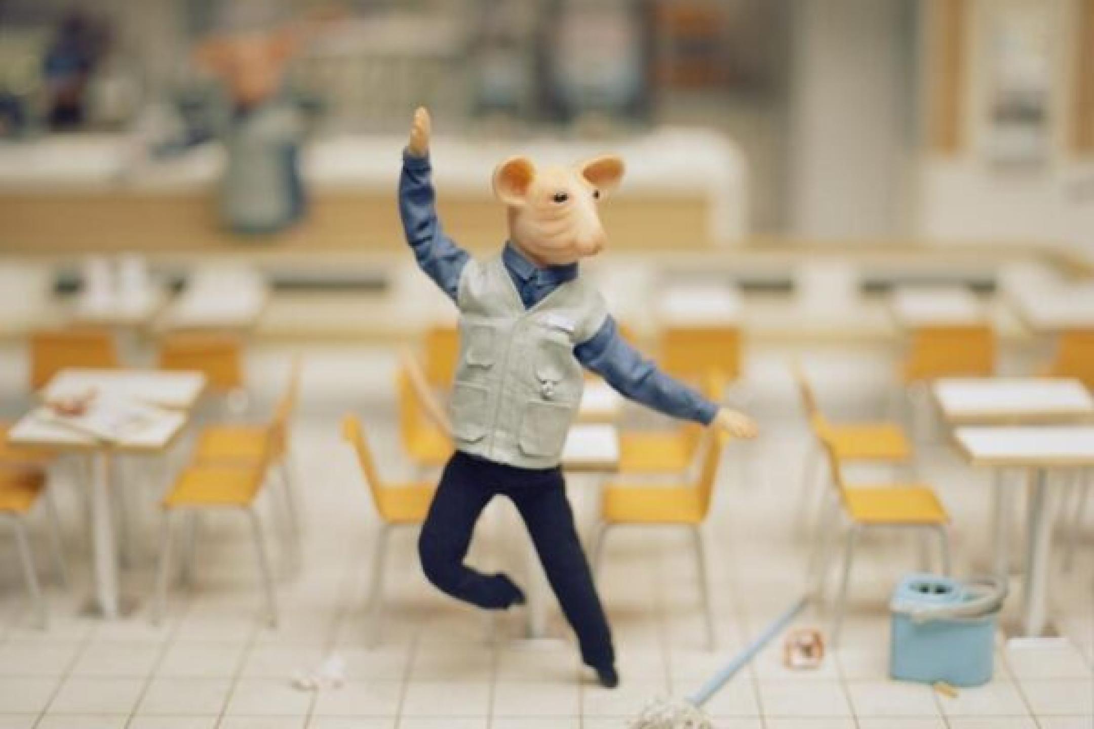 Animierte Maus tanzt in einem Miniaturraum