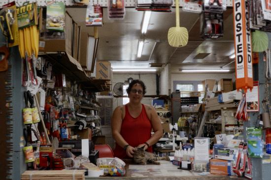 Filmstill Holler for Service