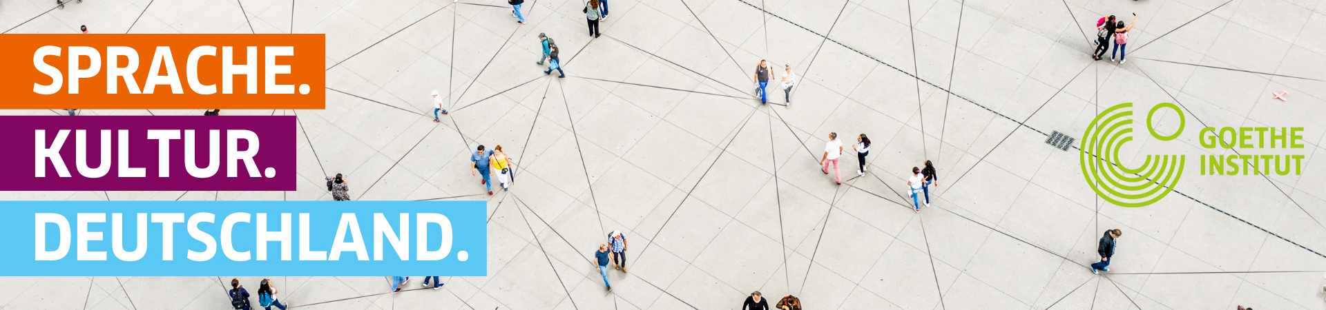 Die Worte "Sprache. Kultur. Deutschland." vor einem Bild von Menschen, die über einen Platz laufen und alle durch schmale Striche miteinander verbunden sind.