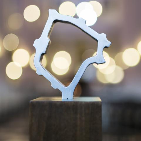 The "Leipziger Ring" award statuette shows the shape of the streets surrounding Leipzig’s city centre – the so called "Ring".