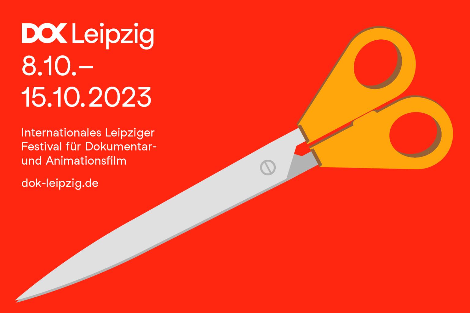 Das Festivalmotiv von 2023 zeigt eine Schere mit grauer Klinge und orangefarbenen Griffen auf rotem Hintergrund.