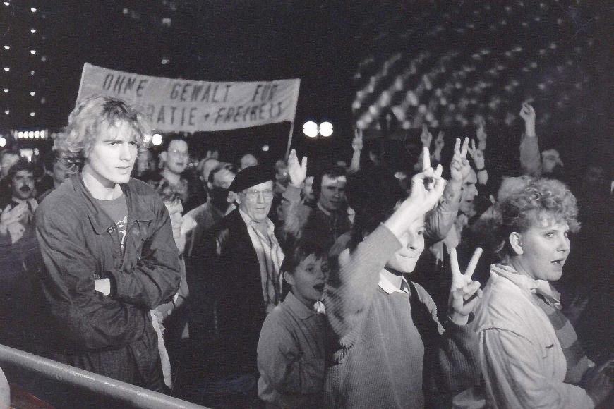 Archivbild: Demonstrierende in einem Demo-Zug