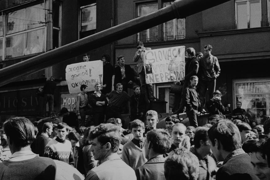 Filmstill Black Days