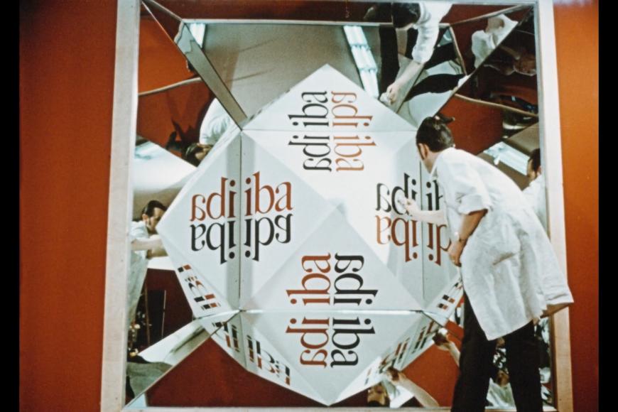 Filmstill Die Schönsten der Welt – Bücher von heute: Internationale Buchkunst-Austellung Leipzig 1971 [Ausschnitt]