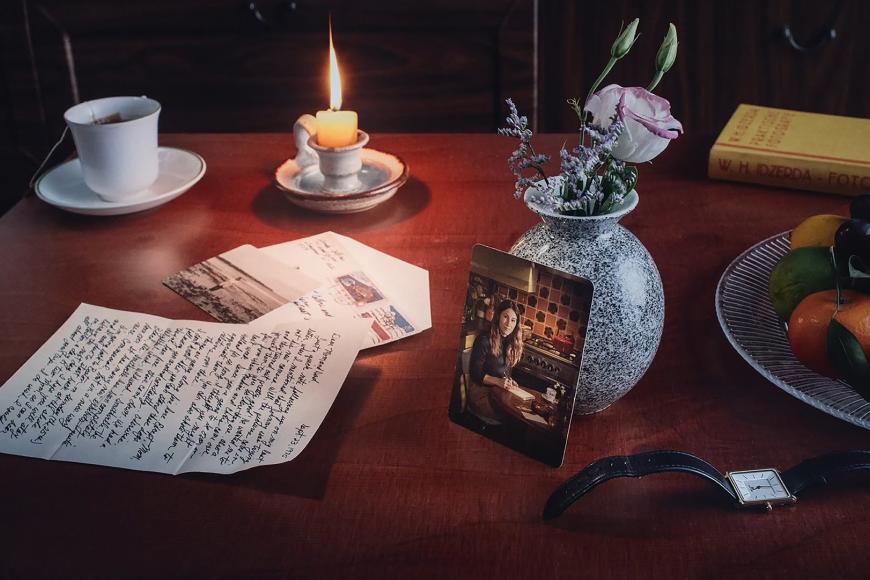 Filmstill Still Life with Woman, Tea and Letter