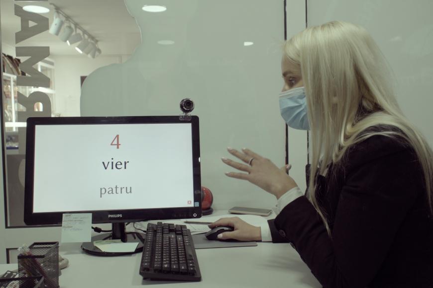 Filmstill How to Talk to Lydia?