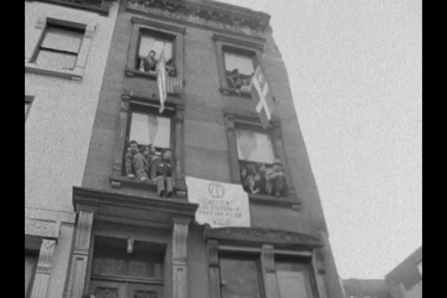 Filmstill Break & Enter a.k.a. Squatters (Newsreel #62)